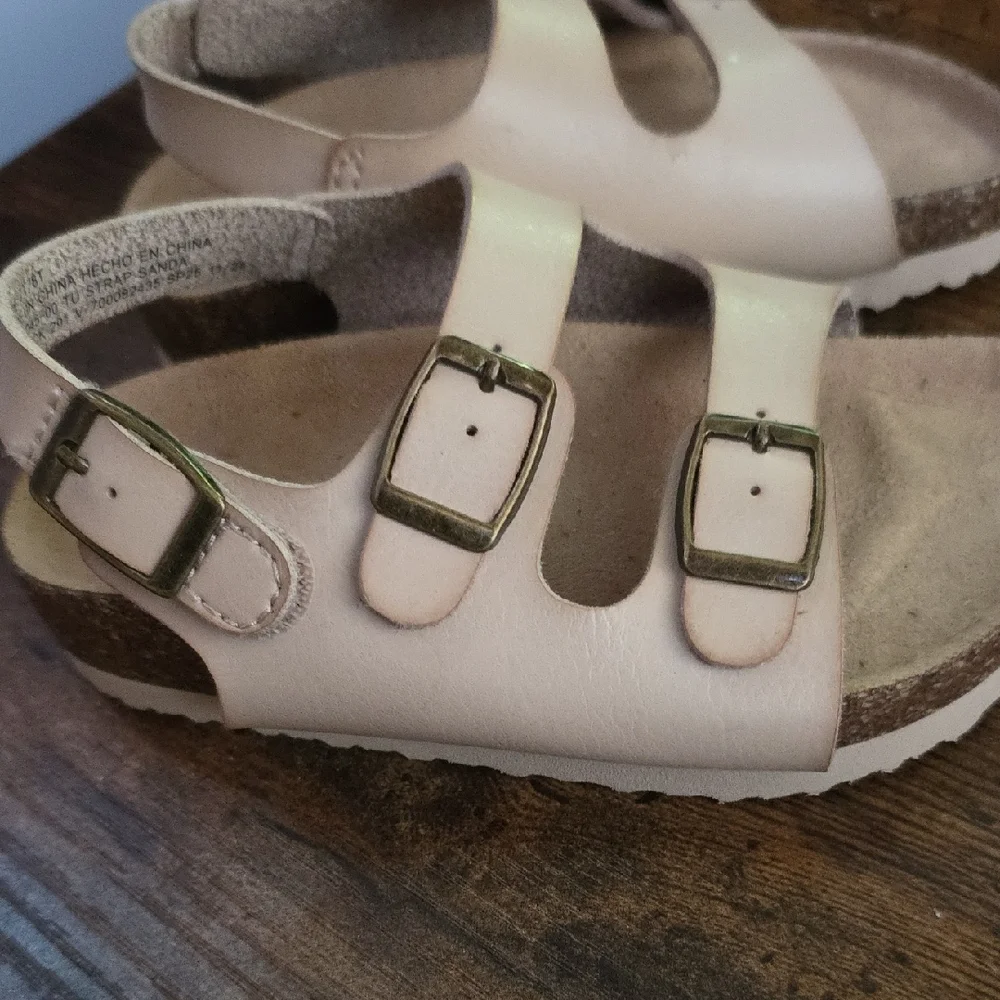 GAP Cream Sandals Comfortable Two-Strap Design